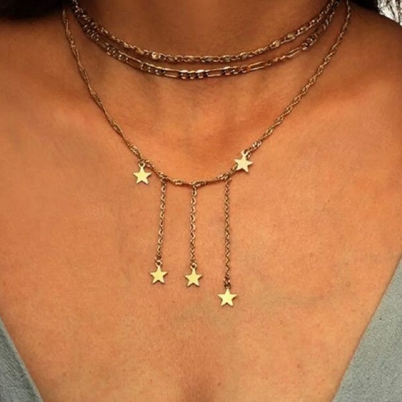 Urban Outfitters Jewelry - Adorable stars and dangles golden necklace